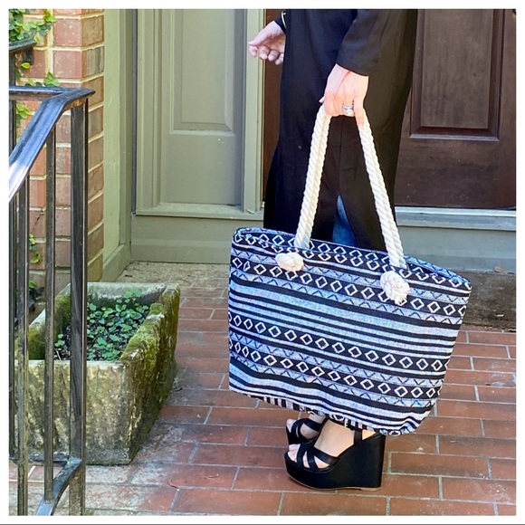 ✨LAST ONE✨PERFECT TRIBAL PRINT WEEKEND TOTE BAG - Picture 4 of 8